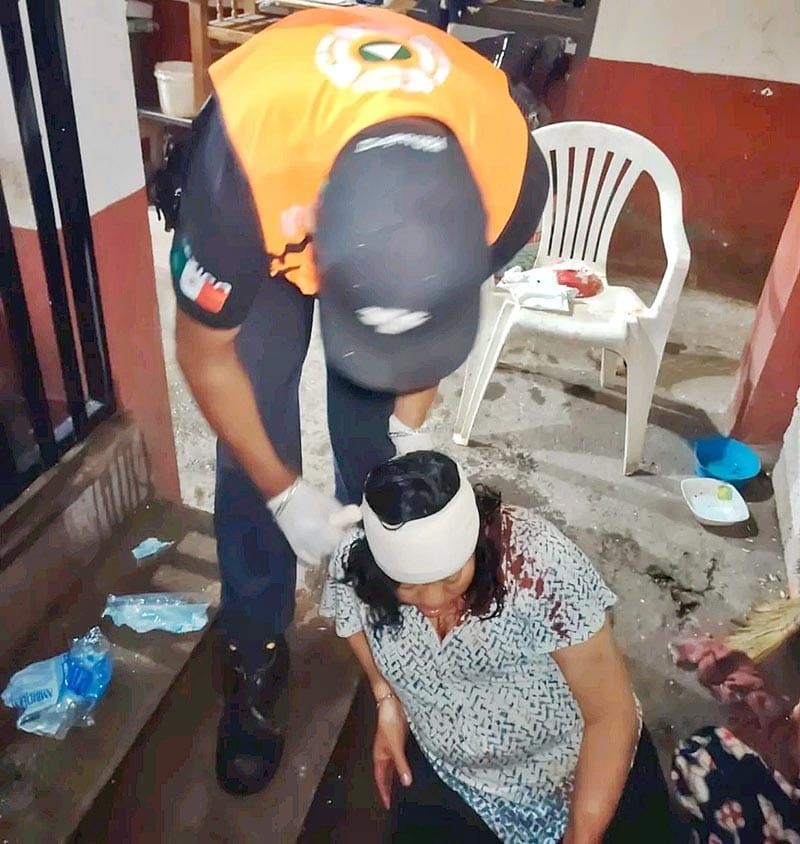 ¡DOÑITA DA SU “MAL PASO” Y SE DESCALABRA!