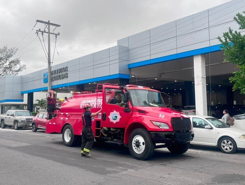 ¡SE LLEVAN SUSTO EN AGENCIA CHEVROLET POR CONATO DE INCENDIO!