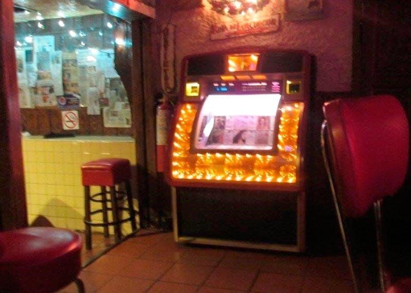 ¡MULTARÁN A LOS ESCANDALOSOS! - *Jalan orejas a bares y restaurantes