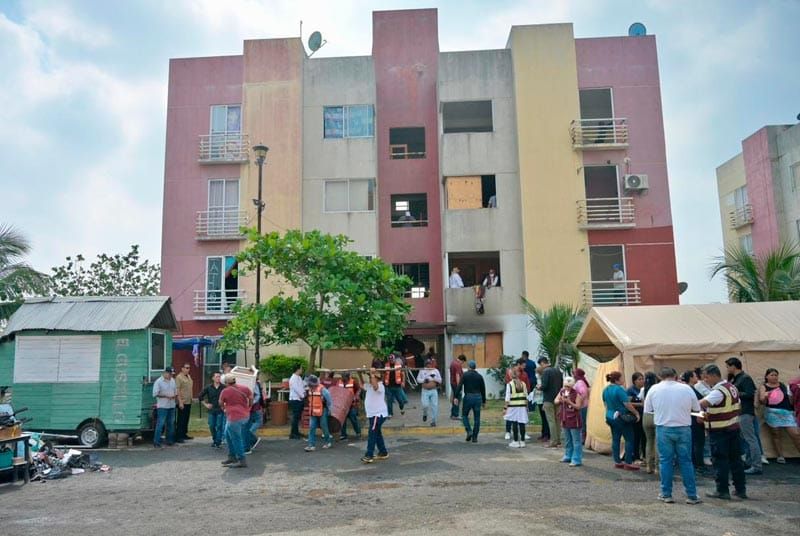 ¡JORNADA DE LIMPIEZA EN EDIFICIO DAÑADO POR EXPLOSIÓN EN RINCÓN DE PALMA REAL!