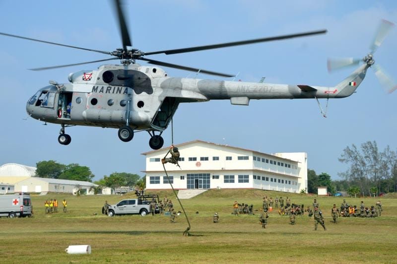 ¡MARINA REFUERZA PREPARACIÓN CON ADIESTRAMIENTO DE SOGA RÁPIDA!