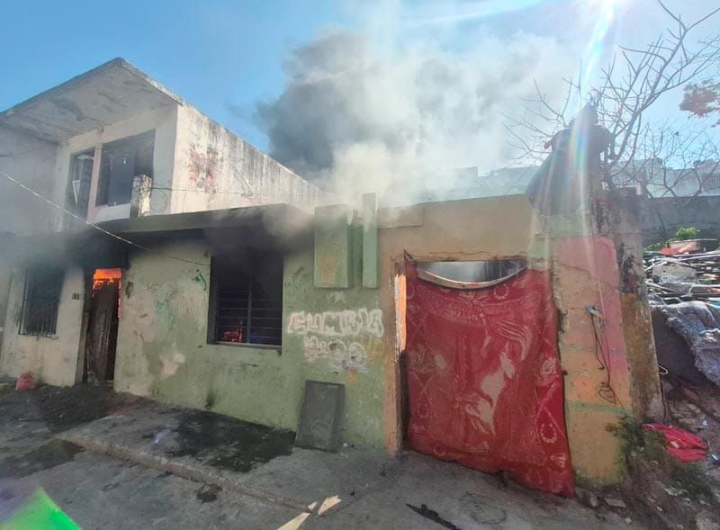 ¡SE INCENDIA INMUEBLE EN LA 21 DE ABRIL!