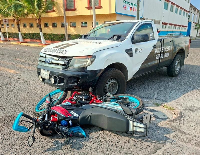 ¡ARROLLAN A PAREJA EN SU NUEVA MOTOCICLETA EN LOS PINOS!
