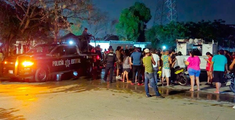 ¡SE QUEDAN A OSCURAS EN LAGOS DE PUENTE MORENO!