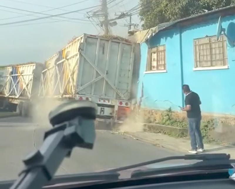 ¡“MONSTRUO” DERRIBA VIVIENDA EN AMATLÁN!