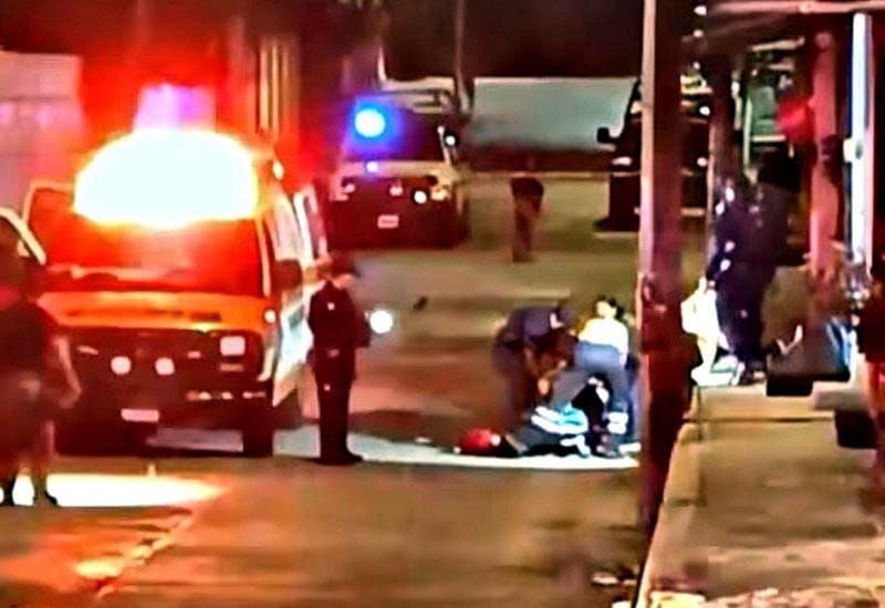 ¡ACRIBILLAN A JOVEN A FUERA DEL GYM!