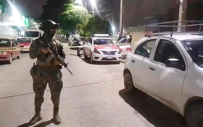 ¡MATAN A TAXISTA EN COATZA! - LE DISPARARON CUANDO ESTABA CON SUS FAMILIARES AFUERA DEL HOSPITAL DEL IMSS