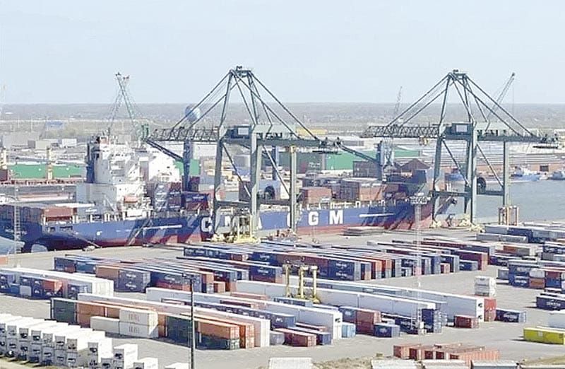 ¡PARALIZA DERRAME DE PETRÓLEO EL PUERTO DE AMBERES!