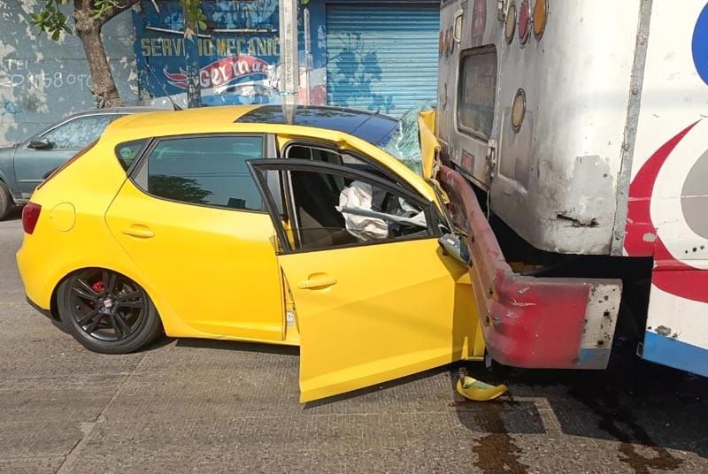 ¡SE LE METIÓ POR ATRÁS A UN AUTOBÚS EN LA CARRANZA!