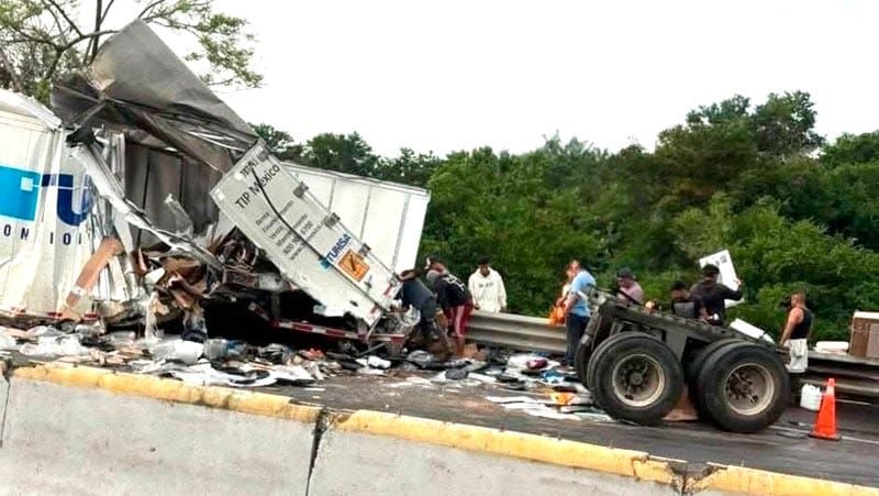 ¡SE QUEMA SEGUNDA NODRIZA CON DIEZ AUTOMÓVILES NUEVOS!