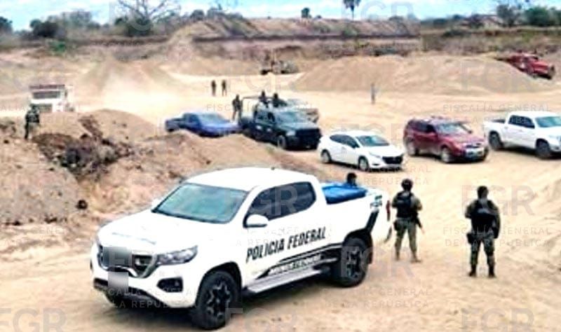 ¡AGENTES FEDERALES CATEAN 4 BANCOS DE GRAVA EN PÁNUCO!