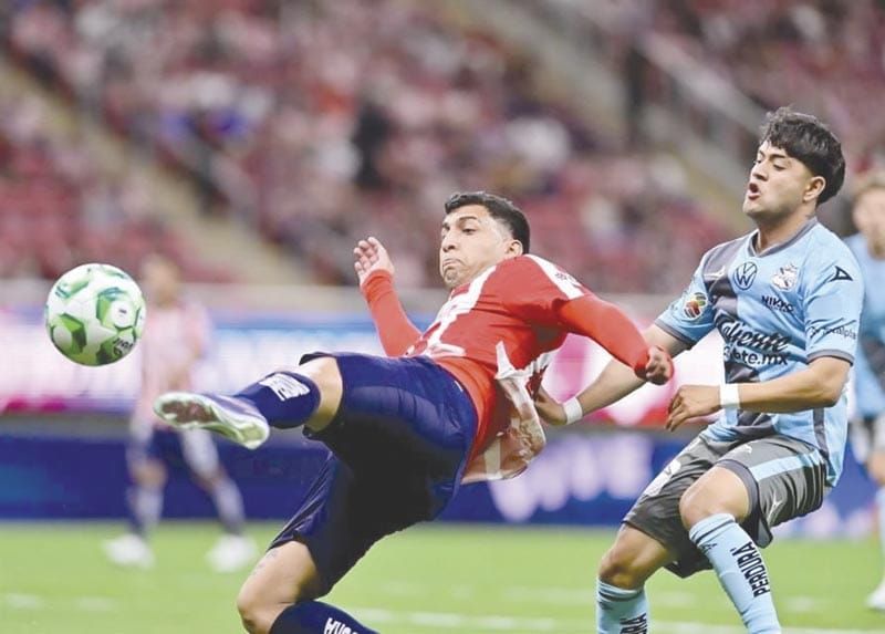 ¡FIRMA CHIVAS SU TORNEO CON MÁS TRIUNFOS AL GOLEAR AL PUEBLA, 5-0!