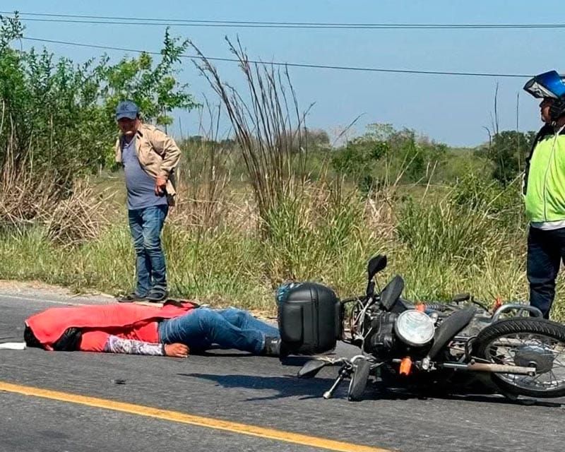 ¡MUERE MOTOCICLISTA ARROLLADO POR AUTOBÚS DE LA MIXTEQUILLA!