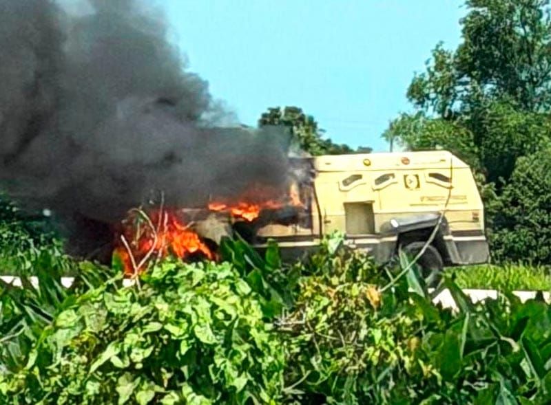 ¡SE ACHICHARRÓ CAMIÓN BLINDADO DE COMETRA!