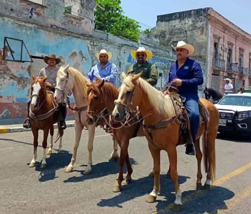 UN HONOR ACOMPAÑAR A RENÉ LOYO Y...
