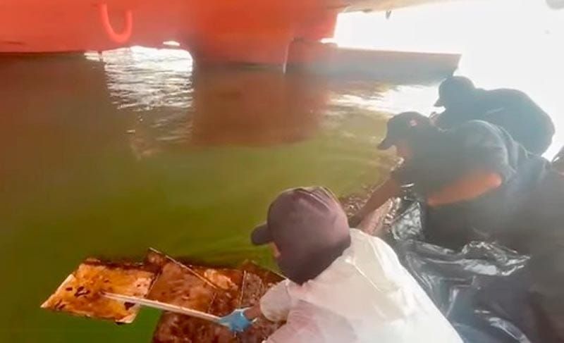 ¡ESTÁ ANCLADO! - EL “MOLIERE”