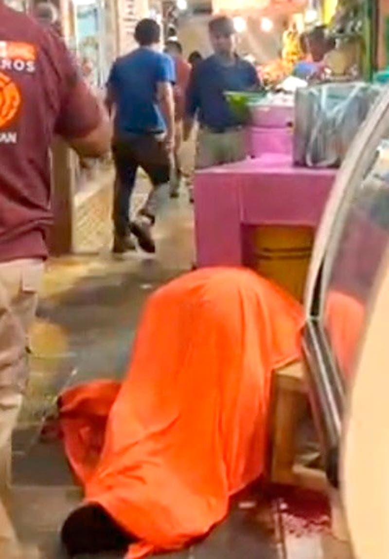 ¡EJECUTAN A CARNICERO EN MERCADO DE ACAYUCAN!