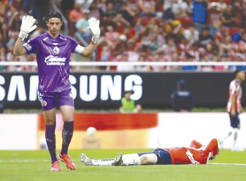 ¡CHIVAS DEJA IR LIDERATO TRAS EMPATAR SIN GOLES CON XOLOS!