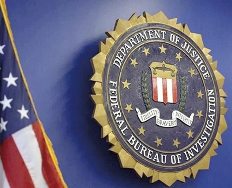 ¡DIRECTOR DEL FBI DEMANDA POR 250 MDD A REVISTA DE EU!