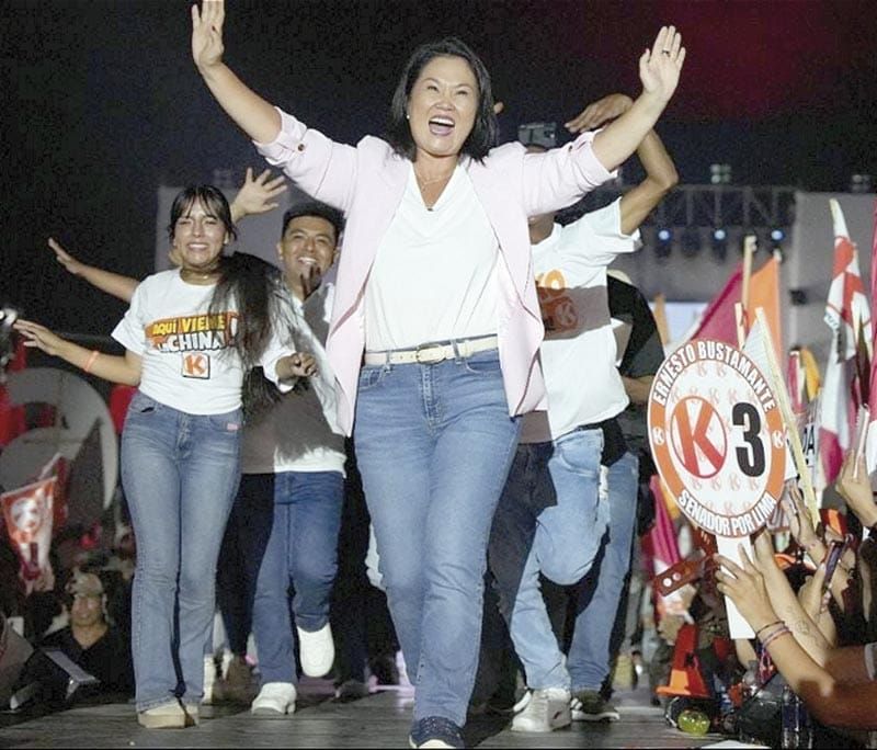 ¡PERÚ ELIGE PRESIDENTE DE ENTRE 35 CANDIDATOS Y UN CLIMA POLÍTICO DOMINADO POR EL “EFECTO BUKELE”!