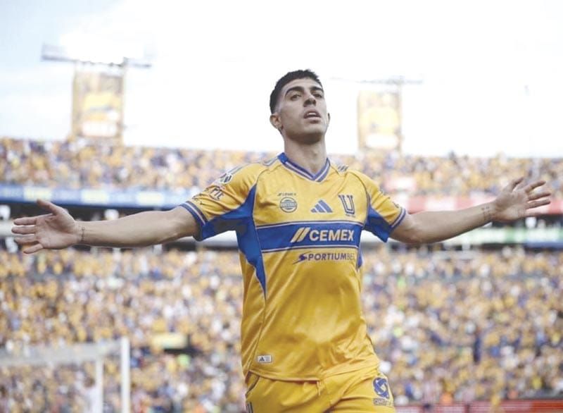 ¡TIGRES “DEVORA” AL LÍDER CHIVAS!