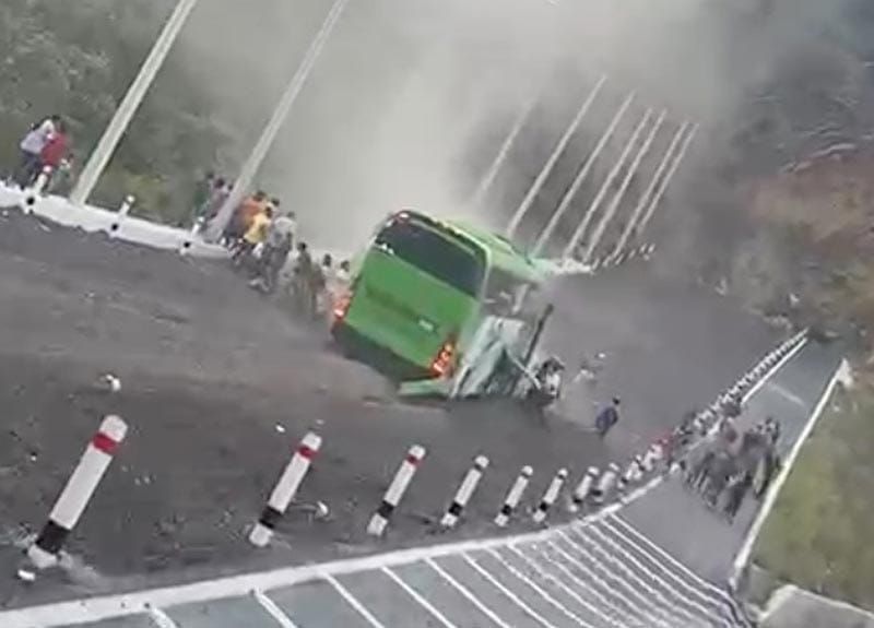 ¡PÁNICO EN AUTOBÚS QUE SE QUEDÓ SIN FRENOS EN MALTRATA!