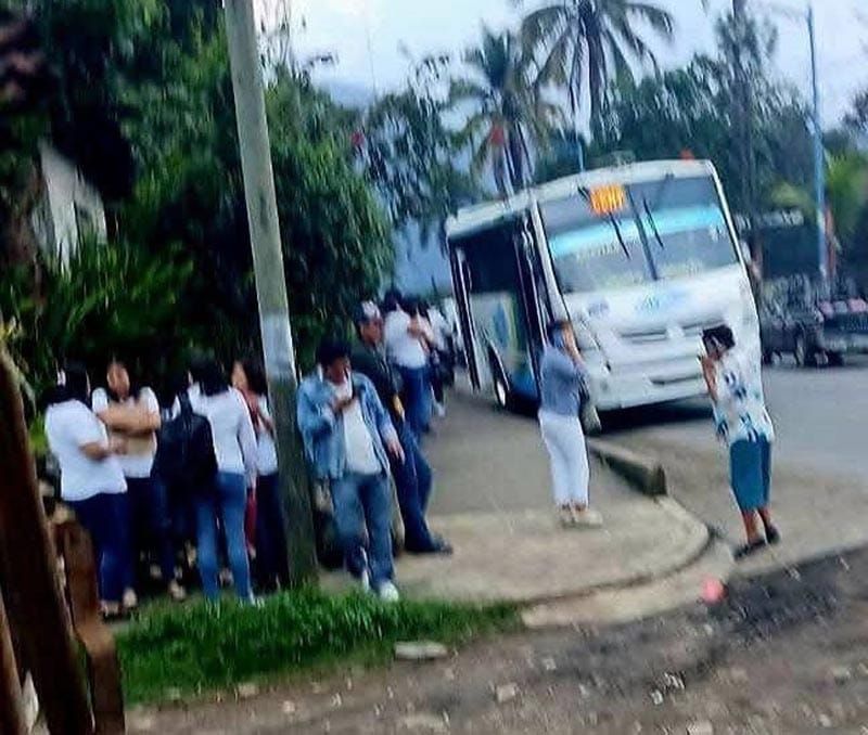 ¡ATAQUE ARMADO EN AUTOBÚS DEJA 2 HERIDOS GRAVES EN AMATLÁN!