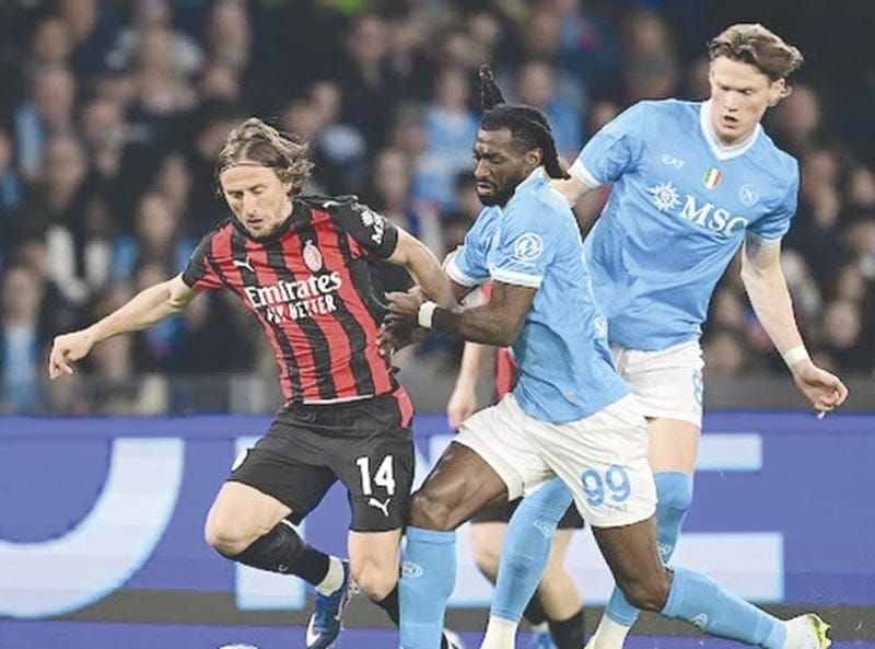 ¡NAPOLI VENCE AL MILÁN Y LE ARREBATA EL SUBLIDERATO!