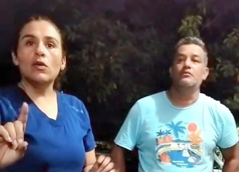 ¡ACUSAN A ABUELITA DE ROBAR DOS CELULARES!