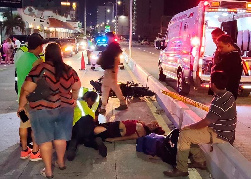 ¡MOTOCICLISTA ATROPELLÓ A MUJER EN EL BULEVAR!
