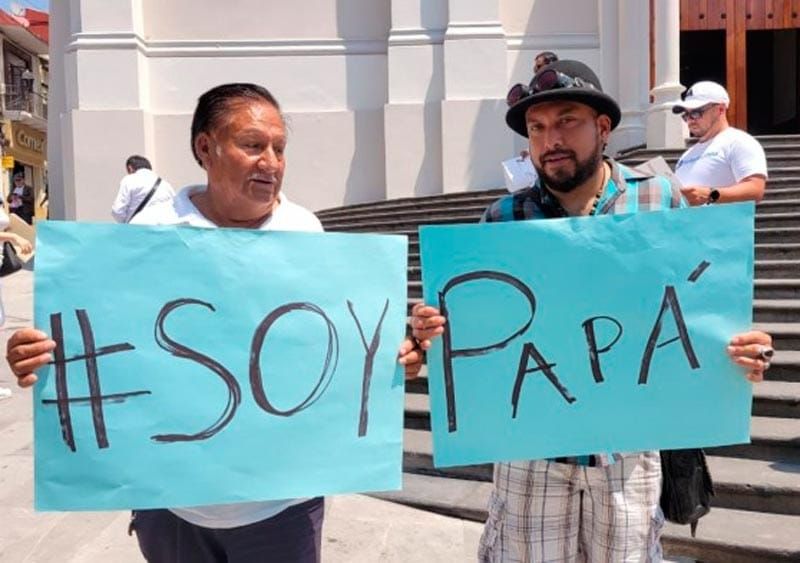 ¡SE REBELAN PADRES! - *Denuncia 4 años sin ver a su hijo; protestan en Xalapa