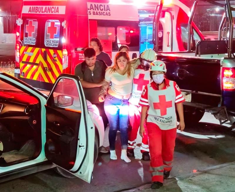 ¡MUJERES HERIDAS AL DERRAPAR EN LA AVENIDA EJERCITO MEXICANO!