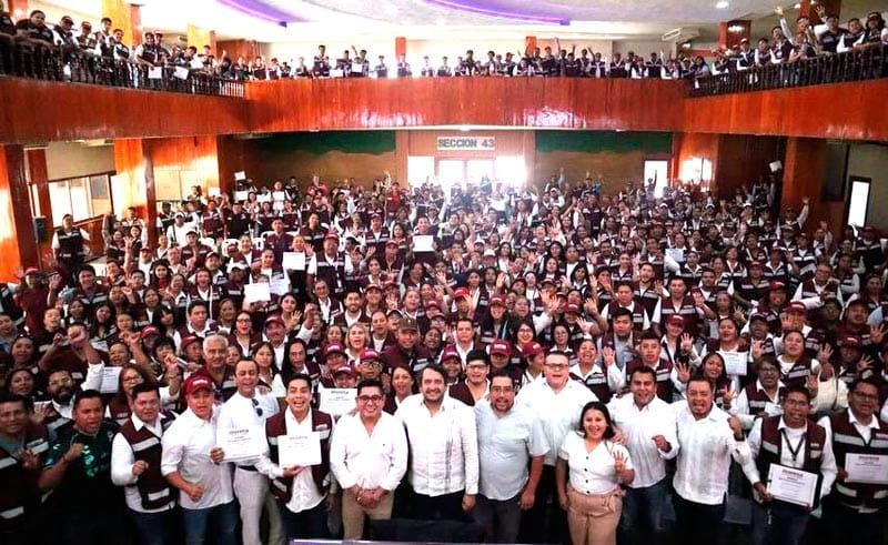 ¡VINO EL HIJO DE AMLO! - *De pisa y corre a reunión interna de la estructura estatal de MORENA