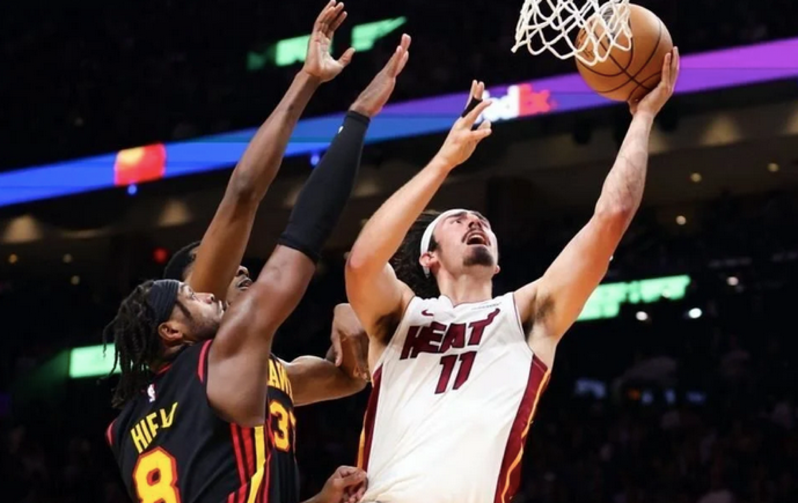 ¡ENFRENTARÁ HEAT DE JAIME JÁQUEZ A HORNETS EN PLAY-IN DE NBA!