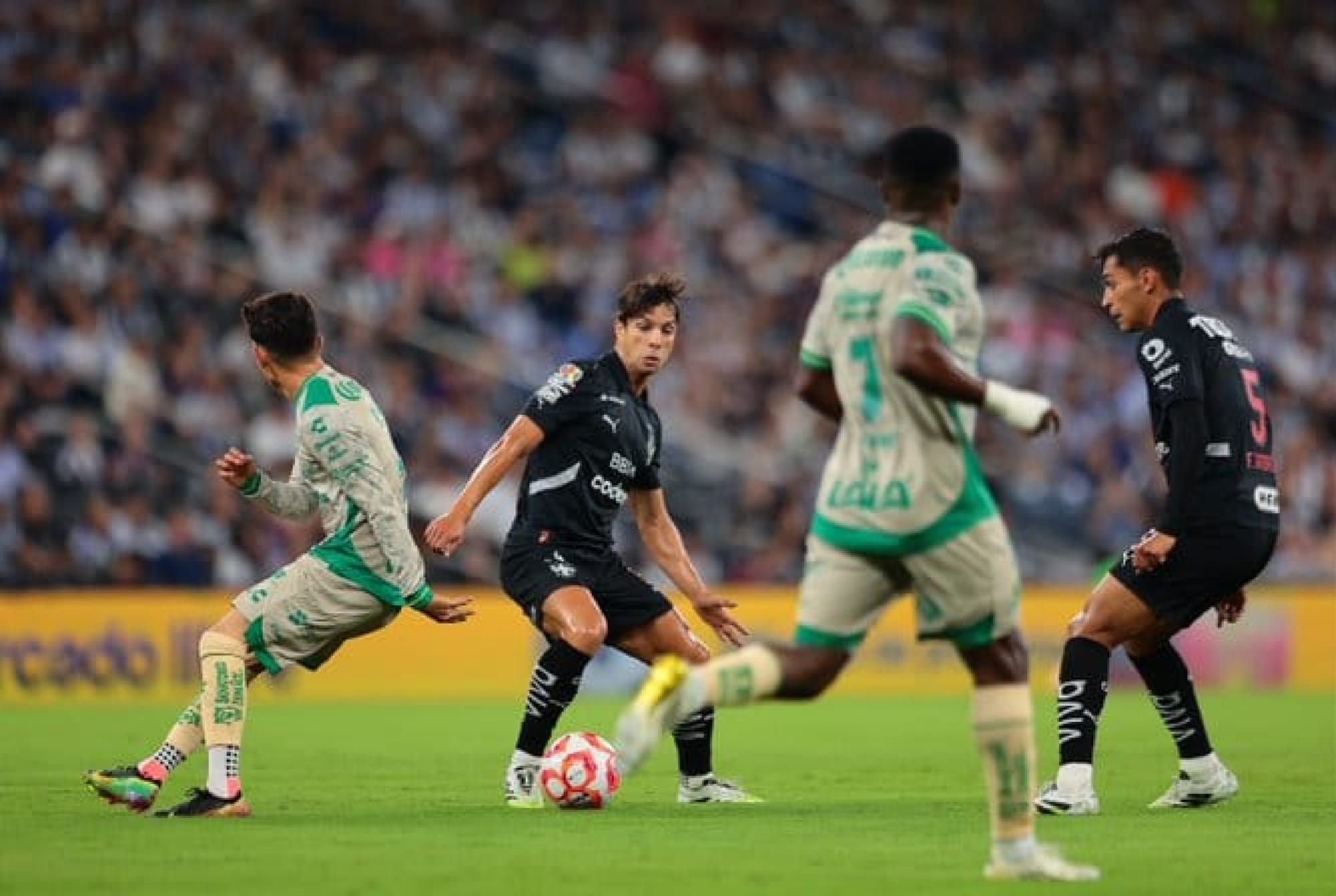 ¡PARA LLORAR!…RAYADOS ES GOLPEADO POR EL SOTANERO SANTOS, 3-0!