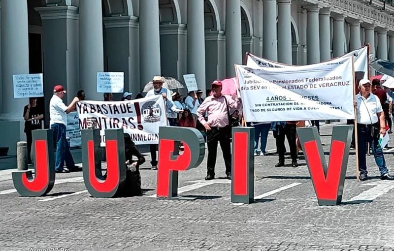 ¡PROTESTAN JUBILADOS! - DEL ISSSTE