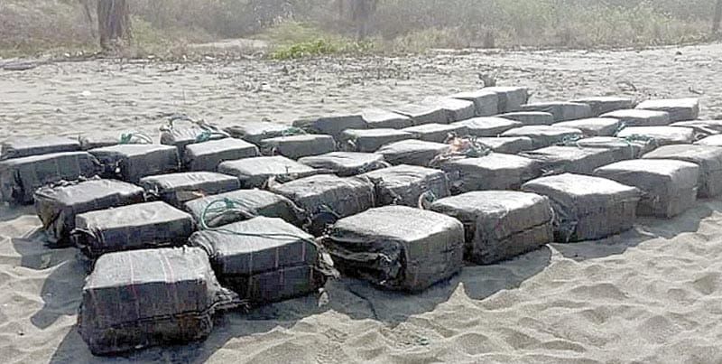¡SEMAR ASEGURA 1.6 TONELADAS DE COCAÍNA EN EL PACÍFICO!