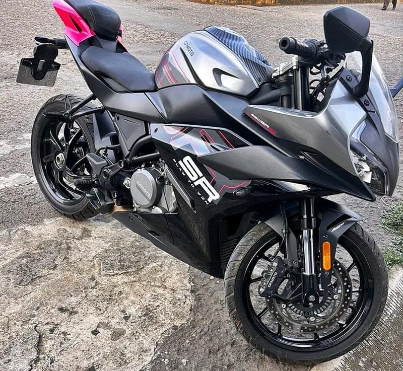 ¡A PUNTA DE PISTOLA ROBAN SUPER MOTO EN LA CARRETERA!
