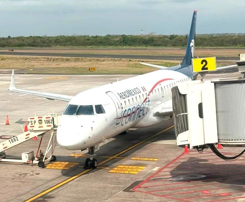 ¡QUEDARON ATORADOS EN EL AEROPUERTO!
