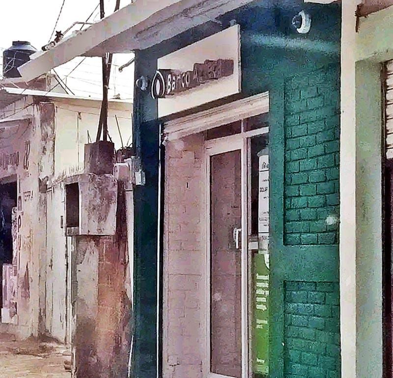 ¡ASALTAN SUCURSAL DE BANCO AZTECA EN MOLOACÁN!