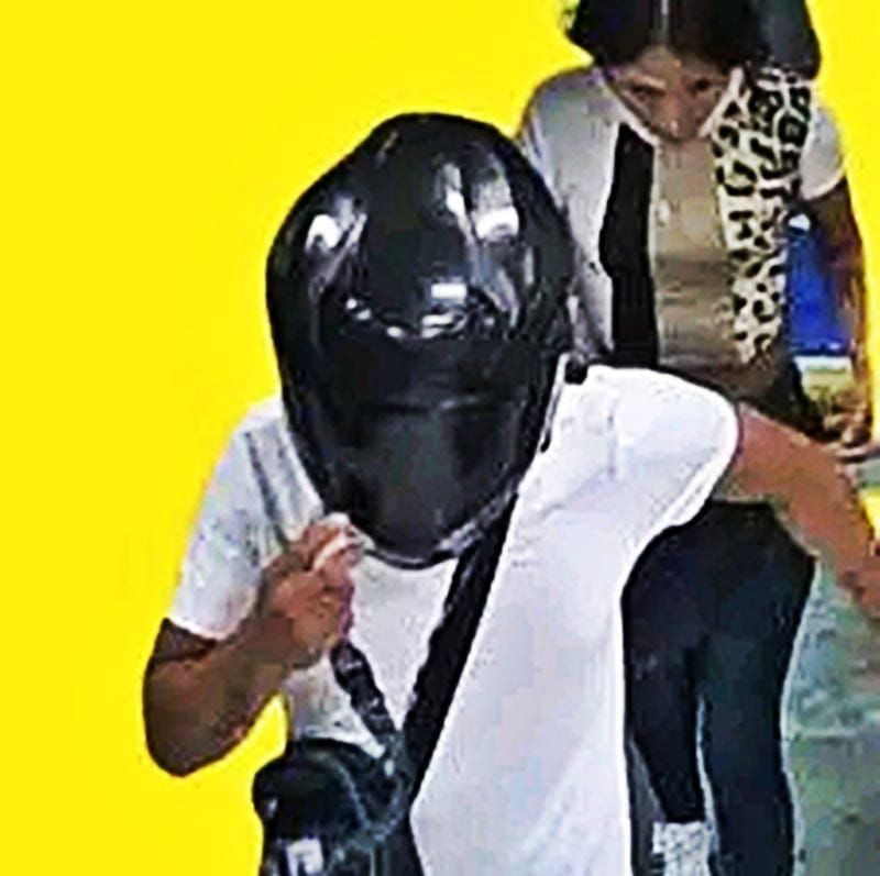 ¡PAREJA DE “RATAS” ASALTAN CON UN PISTOLÓN!