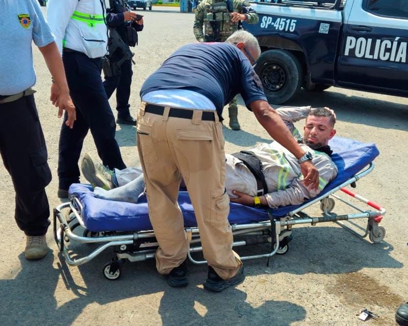 ¡INTENTA PRENDER UN CIGARRO Y CHOCA CONTRA CAMIONETA!