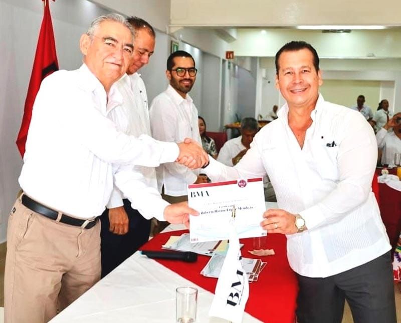 ¡OTORGAN CERTIFICACIÓN A ABOGADO ROBERTO HIRAM LÓPEZ MENDOZA!