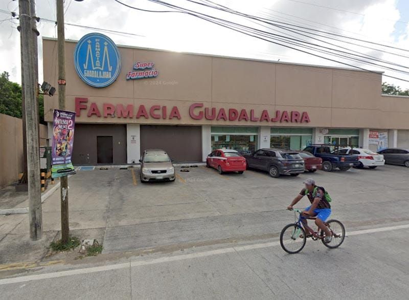 ¡TRES PISTOLEROS ROBAN CASI 16 MIL PESOS A FARMACIA GUADALAJARA!