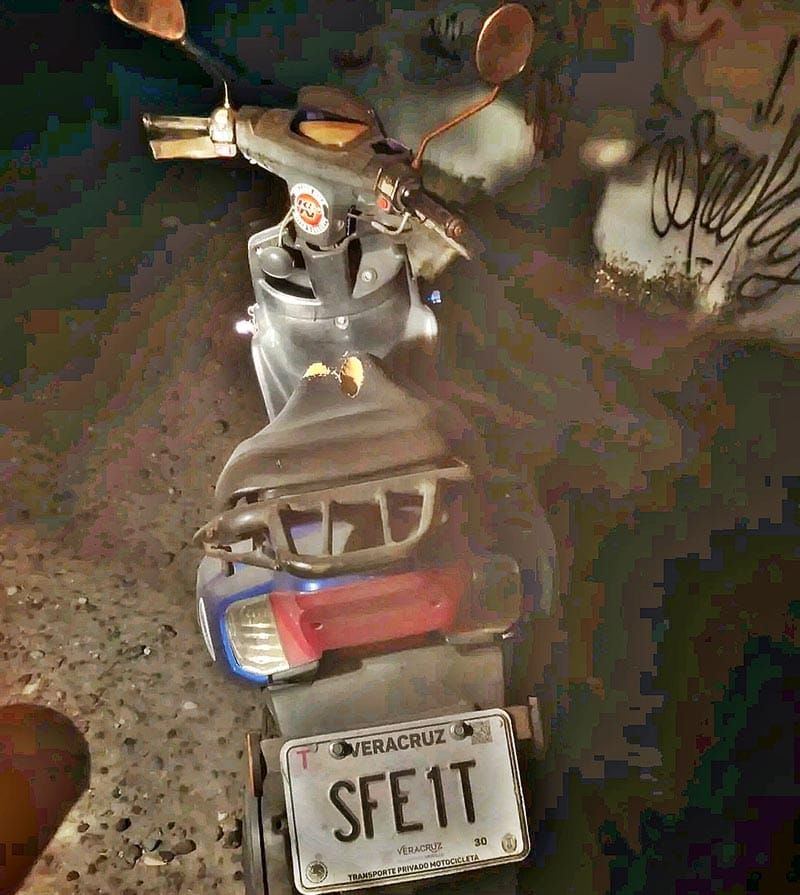 ¡LOCALIZAN MOTO ABANDONADA ATRÁS DEL MOTEL!