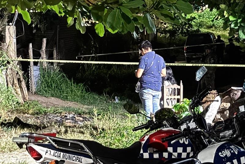 ¡HIJA ENCUENTRA A SU MAMÁ AHORCADA EN SU VIVIENDA!