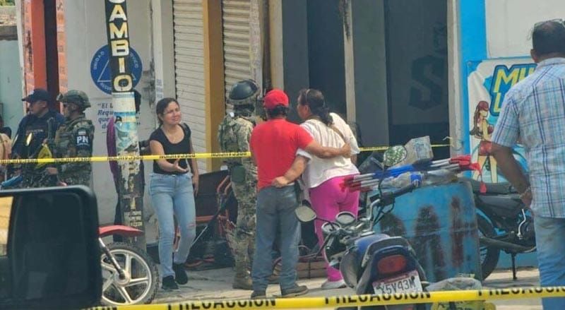 ¡EJECUTAN A MECANICOS DE MOTOS! -DOS MUCHACHOS FUERON BALEADOS DENTRO DE UN TALLER EN CERRO AZUL