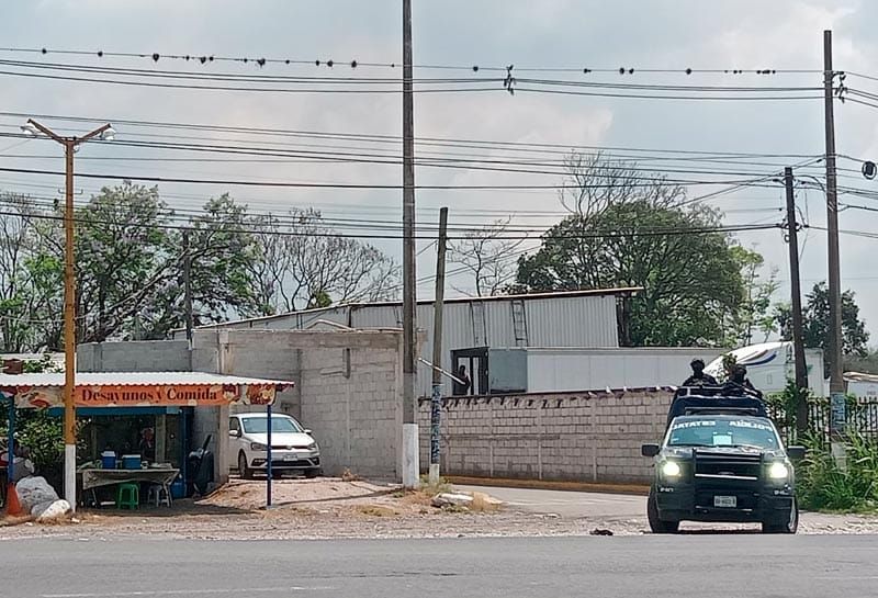 ¡BALEAN A MUJER EN AMATLÁN!