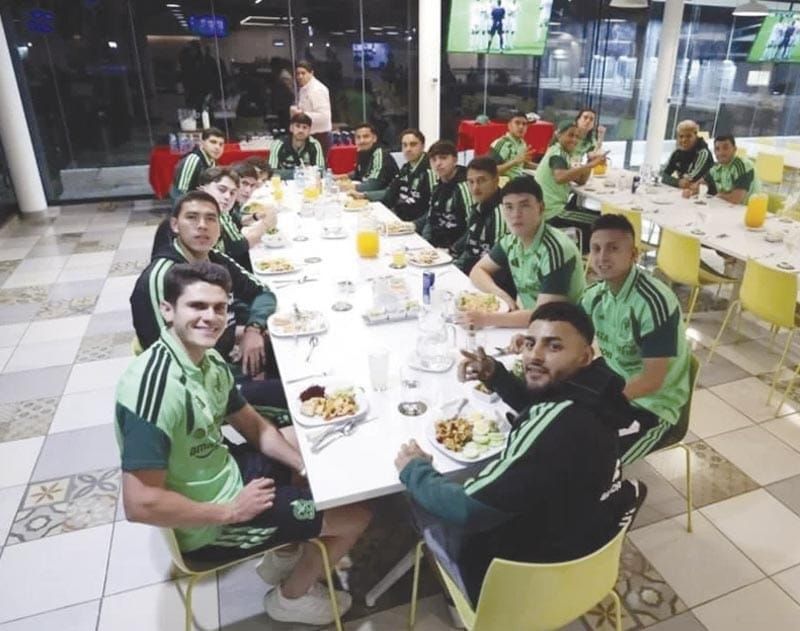 ¡“NOVELÓN”!, ENTRE DIMES Y DIRETES ARRANCÓ CONCENTRACIÓN MUNDIALISTA!