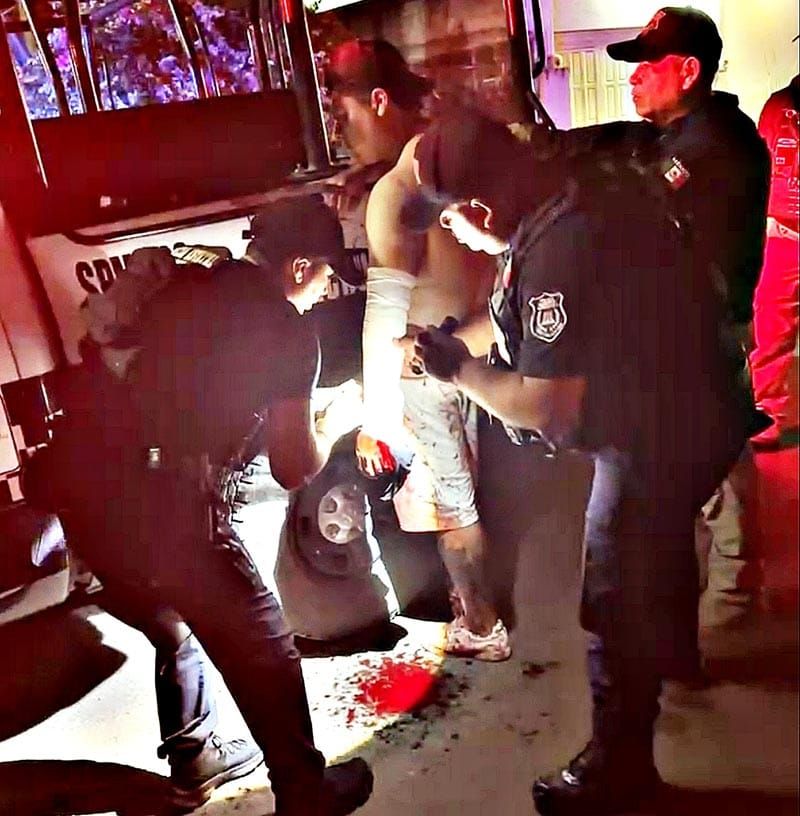 ¡MACHETEADO POR EL VECINO EN UNA RIÑA SANGRIENTA!